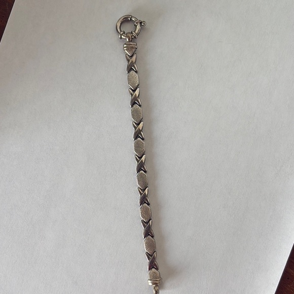 vintage sterling Silver stamped 925 Bracelet with xoxo design and clasp closure - Picture 1 of 7